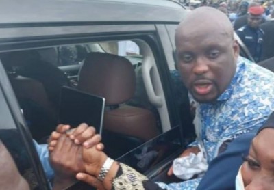 Côte d'Ivoire : Stephane Kipré  dans le rôle de protocole  à l'arrivée  de son  beau-père, pousse l'un de ses collaborateurs à suspendre son  engagement au sein de l'UNG