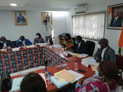 Côte d'Ivoire : Litige Mairie du Plateau et le District, l'UVICOCI dénonce des  faits extrêmement graves et demande à  Jacques Ehouo de surseoir à l'idée de reprise des travaux