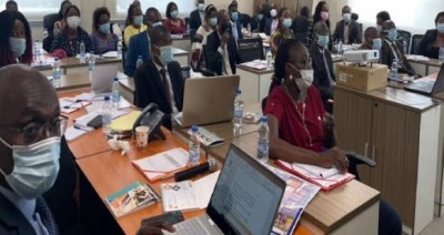 Côte d'Ivoire : Les Fonctionnaires et Agents de l'Etat sans poste de travail invités à se faire recenser, plus de  redéploiement aux Ministères de l'Economie et Portefeuille de l'Etat