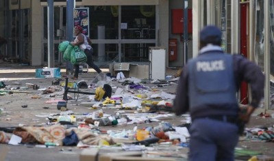 Afrique du Sud : Polémique autour d'une vidéo montrant des policiers se livrer aux pillages