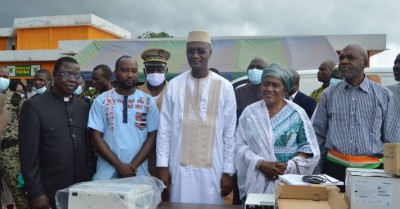 Côte d'Ivoire :   Touba, l'ambulance du CHR endommagée à Yamoussoukro dans un accident, Moussa Sanogo fait don d'un nouveau véhicule à la population et d'un échographe