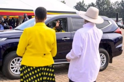 Ouganda : Museveni récompense les médaillés de Tokyo avec des voitures de luxe et promet des maisons à leurs parents