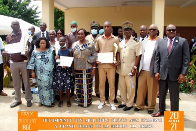 Côte d'Ivoire :    Bélier, prix d'excellence, les meilleurs élèves des examens du CEPE, du BEPC et du BAC, récompensés par Raymonde Goudou Coffi