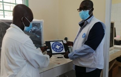 Côte d'Ivoire :    Dépistages de lésions précancéreuses, MdM, équipe le CAT d'Abobo de deux appareils GeneXpert