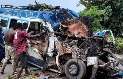 Côte d'Ivoire : Au moins 05 morts dans une collision entre un mini car et un camion remorque sur l'axe Kotobi-Akoupé