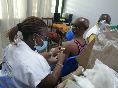 Côte d'Ivoire :  COVID-19, une campagne de vaccination obligatoire des étudiants, du personnel administratif et des enseignants lancée dans les six antennes de l'INFAS