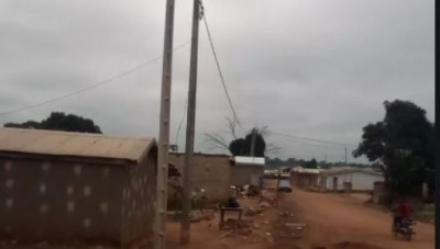 Côte d'Ivoire : Kani, des parents indélicats abandonnent en bordure de route un enfant de 2 ans, malade enveloppé dans un pagne
