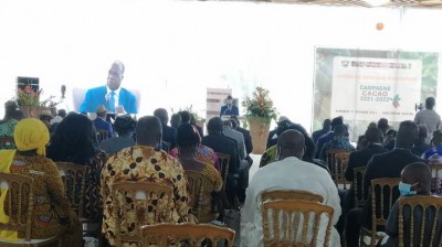 Côte d'Ivoire :  Le Conseil café-cacao lance la campagne 2021-22, 700 FCFA le kilo de café et 825 FCFA pour le cacao