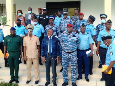 Côte d'Ivoire : Bouaké, ancien officier de réserve, le ministre gouverneur Jean Claude Kouassi explique sa mission au grand commandement de l'armée