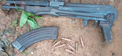 Côte d'Ivoire : Gonaté, des présumés braqueurs abandonnent une Kalachnikov et des motos dans leur fuite