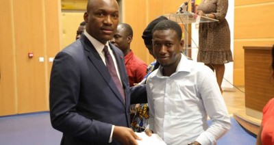 Côte d'Ivoire :   Suivi du fonds d'appui au secteur informel, 1000 jeunes reçoivent des tablettes pour le démarrage de leurs activités