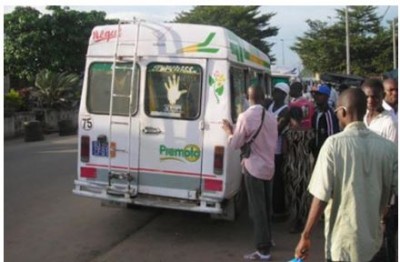 Côte d'Ivoire : Yopougon, une affaire de monnaie vire au drame dans un « Gbaka », un policier abat un vigile
