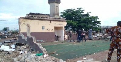Côte d'Ivoire : Yopougon, la mosquée de Banco Nord démolie, les musulmans officient la prière sur les décombres