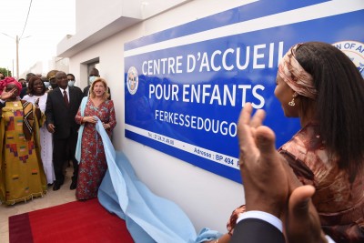 Côte d'Ivoire : La 1ère Dame inaugure le Centre d'Accueil pour enfants de Ferkessédougou et offre une ambulance au centre de santé