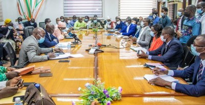 Côte d'Ivoire :  Après leur marche, le Professeur Diawara annonce aux Docteurs non recrutés que 450 postes sont disponibles dans le premier trimestre de 2022