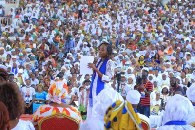 Rentrée politique de Synergie ADO, des milliers de femmes rendent hommage à la Première Dame Dominique Ouattara