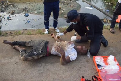 Côte d'Ivoire : Le chauffeur d'un taxi ville renverse un piéton sur la voie expresse Yopougon-Adjamé et prend la fuite