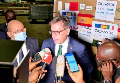 La Team Europe amplifie son appui à la Côte d'Ivoire contre la Covid-19, avec la livraison de plus de 2 millions de doses de vaccin offertes par l'Espagne et l'Italie