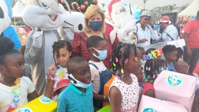 Côte d'Ivoire: Arbre de Noël 2021, Dominique Ouattara offre un Noël magique à 15.000 enfants