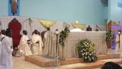 Côte d'Ivoire : Noël, les fidèles chrétiens exhortés à accueillir le Christ Lumière, pour dissiper les ténèbres de leurs vies