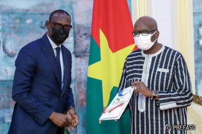 Burkina Faso : Transition au Mali, le rapport des assises nationales remis au président du Faso