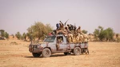 Burkina Faso : Cinq militaires, un gendarme et plusieurs terroristes tués dans plusie...