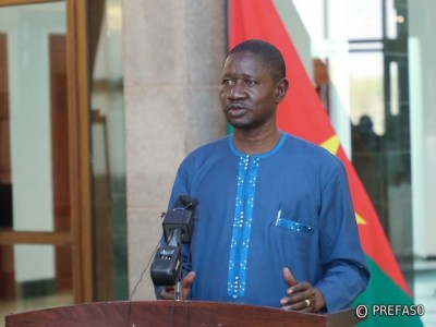 Burkina Faso : Le gouvernement confirme les tirs dans les casernes mais dément une prise de pouvoir par l'armée