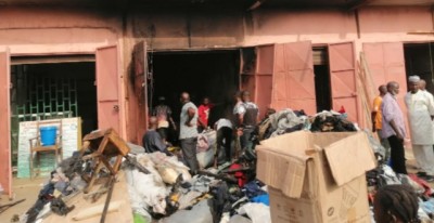 Côte d'Ivoire :  Korhogo, un incendie s'est déclaré dans l'entrepôt des Douanes, plus...