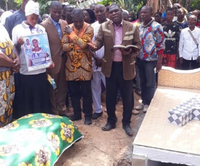 Côte d'Ivoire : Danané, un pasteur enterre son épouse dans sa cour, un acte au cœur d'un conflit décrié par certains villageois