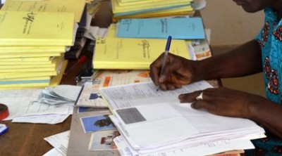 Côte d'Ivoire :   Malgré le déficit d'enseignants, Amadou Coulibaly prévient les contractuels «qu'ils ne seront pas forcément reversés dans les rangs des agents de l'Etat»