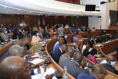 Côte d'Ivoire : Les  Députés « Cumulards » ne devraient plus siéger au parlement à compter de ce mardi