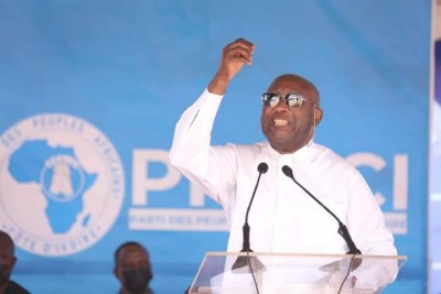 Côte d'Ivoire : À Mama Gbagbo tance Ouattara « Un 3e mandat est un coup d'Etat civil » et annonce des tournées politiques