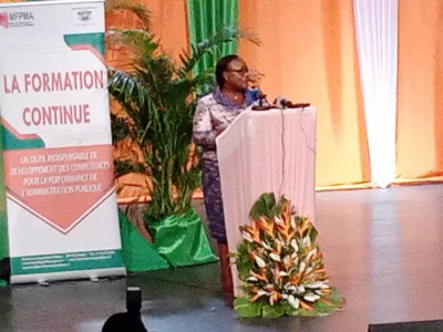 Côte d'Ivoire :  Fonction publique, Anne Ouloto « promet » à 8259 auditeurs en fin de formation le versement du premier salaire dans un délai de 6 mois et l'achèvement des affectations
