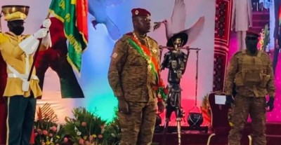 Burkina Faso : Le président de la transition investi après l'adoption d'une charte
