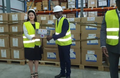 Côte d'Ivoire :  Malgré les faibles cas de COVID-19 enregistrés, l'UNFPA dote le gouvernement ivoirien d'un important lots d'équipements de protection d'une valeur de 35.682.140 FCFA