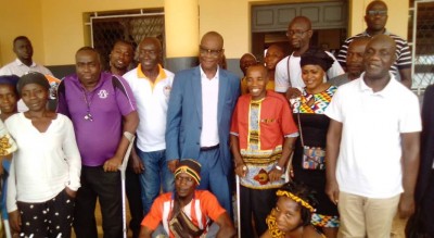 Côte d'Ivoire : Gagnoa, permettant à 150 personnes d'acquérir une CNI, le cadre bienfaiteur aux politiciens: « C'est quand les élections arrivent qu'on voit des grosses voitures...»