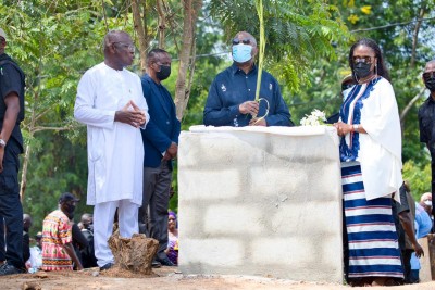 Côte d'Ivoire : Duékoué, Gbagbo s'incline sur les fosses communes , révélations sur les morts
