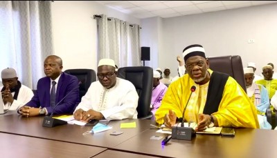 Côte d'Ivoire : Recevant André Tia au siège du COSIM, le Cheickoul Aïma Ousmane exhorte les Partis politiques à éviter d'être une lame qui « fend le tissu social Ivoirien »