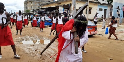 Côte d'Ivoire : Chemin de Croix, les chrétiens souffrent avec le Christ sur le chemin du calvaire