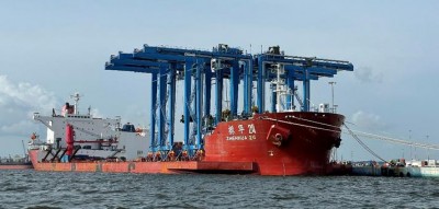 Côte d'Ivoire : Terminal à conteneurs en cours de construction du port d'Abidjan, Côte d'Ivoire Terminal réceptionne six portiques de parc