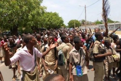 Côte d'Ivoire : Zoukougbeu, un phénomène inhabituel de transe et de mort inexpliquées provoque la colère des élèves, manifestation dans les rues