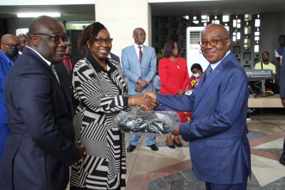 Côte d'Ivoire : Justice, Sansan Kambilé remet 468 toges aux magistrats d'un montant de 400 millions de FCFA financés par le Budget de l'Etat