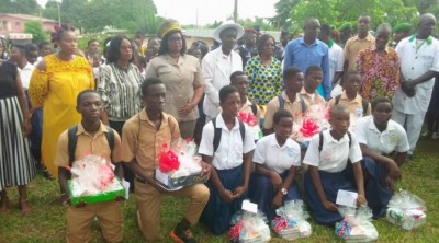 Côte d'Ivoire : Prix d'excellence en milieu scolaire, les meilleurs élèves récompensés à Agboville, le parrain reste sur sa faim