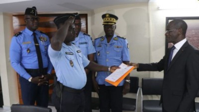 Côte d'Ivoire : Un policier met en déroute deux individus armés de pistolets qui ont tenté de l'agresser et reçoit les encouragements du Ministre Vagondo