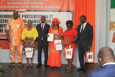 Côte d'Ivoire :  Le manuel sur les institutions de la République présenté aux acteurs des medias « pour sa promotion  »