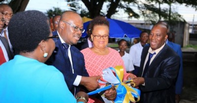 Côte d'Ivoire : En marge du SILA, Abidjan Terminal offre deux bibliothèques aux établissements professionnels