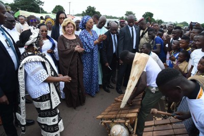 Côte d'Ivoire : Fête des mères à Kouto, les populations réservent un accueil chaleureux à la Première Dame