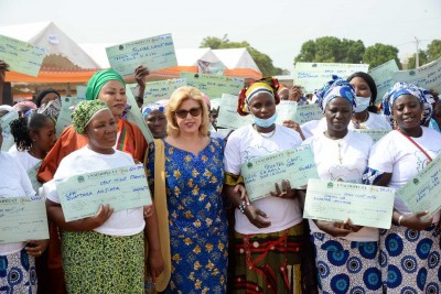 Côte d'Ivoire : Fête des mères à Kouto, Dominique Ouattara offre des dons de 375 millions aux femmes de la Bagoué