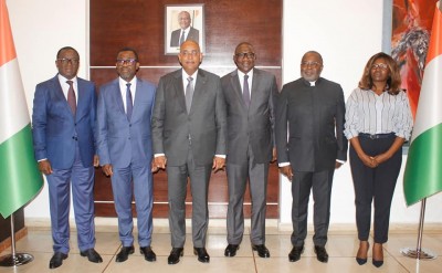 Côte d'Ivoire : En visite à Abidjan, la CAF présente les trois instruments qui vont formaliser sa collaboration avec le Gouvernement, la FIF et le COCAN