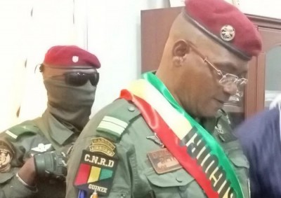 Guinée : En colère , le Colonel Doumbouya vire un « Préfet coiffeur » à la suite d'une vidéo virale